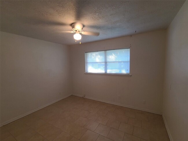 2212 Locklaine Dr in Pasadena, TX - Building Photo - Building Photo