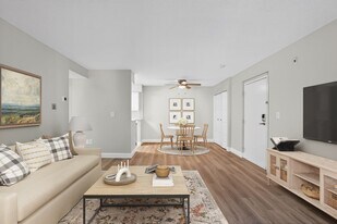 Bay Ridge at Nashua Apartments in Nashua, NH - Building Photo