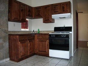 371 Dover St, Unit 371 Dover St. in Bridgeport, CT - Foto de edificio - Building Photo