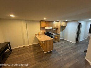 1043 Main St in Dickson City, PA - Building Photo - Building Photo