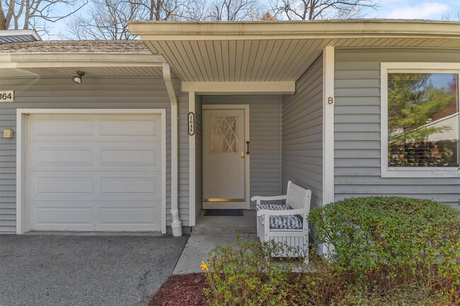 164 Carriage Ct in Yorktown Heights, NY - Building Photo - Building Photo