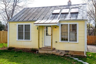 128 Goodman St in Charlottesville, VA - Building Photo - Building Photo