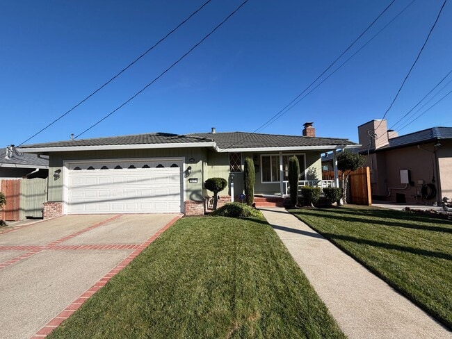 property at 3271 Crestmoor Dr