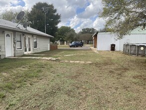 160 Parkfield in Pleasanton, TX - Building Photo - Building Photo