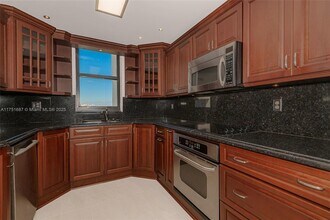 18181 NE 31st Ct, Unit 2506 in Aventura, FL - Building Photo - Building Photo