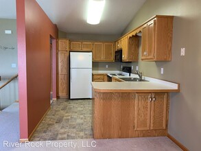 3009 Dakota Park Cir S in Fargo, ND - Building Photo - Building Photo