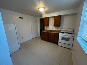 106 Lynnwood Ave, Unit Floor 0 in East Pittsburgh, PA - Building Photo - Building Photo