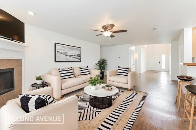 925 Warbler Ln in Aubrey, TX - Foto de edificio - Building Photo