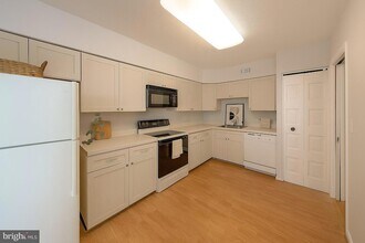 5501 Seminary Rd in Falls Church, VA - Foto de edificio - Building Photo