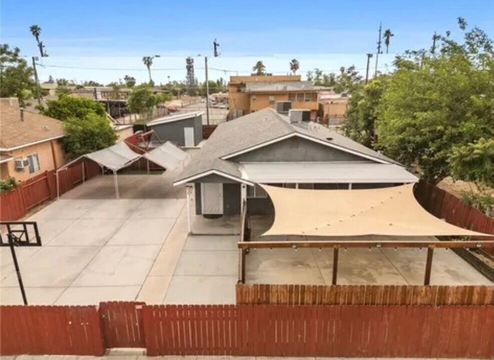 515 Wallace St, Unit A in Bakersfield, CA - Building Photo