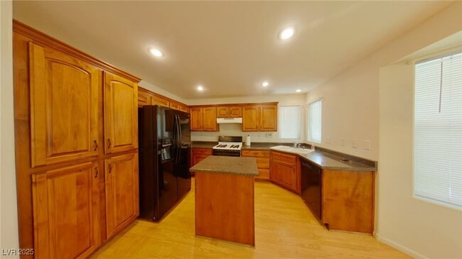 5226 Caprock Canyon Ave in Las Vegas, NV - Foto de edificio - Building Photo
