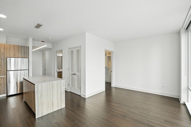 355 W Wolf Point Plaza in Chicago, IL - Foto de edificio - Building Photo