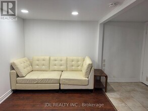 47 Anndale Dr in Toronto, ON - Building Photo - Building Photo