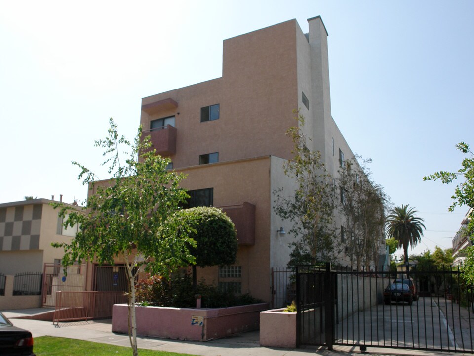 5526 Carlton Way in Los Angeles, CA - Building Photo