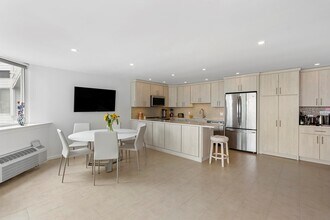 261 Dune Rd in Westhampton Beach, NY - Building Photo - Building Photo