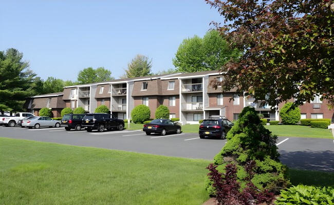 Regency Park North in Queensbury, NY - Building Photo - Building Photo