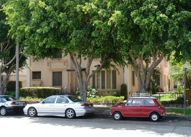 8602 Burton Way in Los Angeles, CA - Building Photo - Building Photo