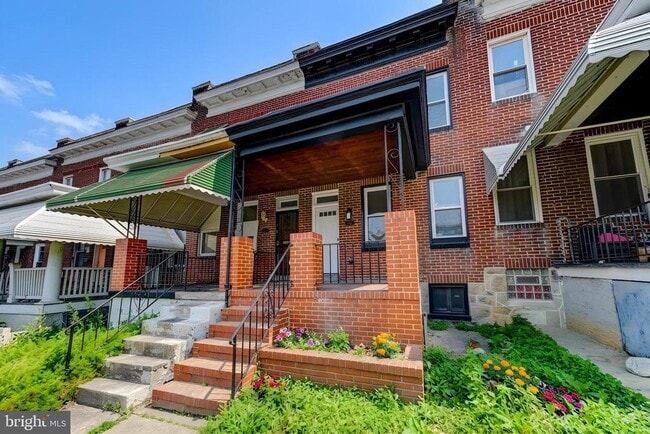 property at 2320 W Lexington St