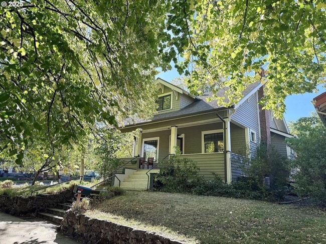 1702 Cedar St in La Grande, OR - Building Photo - Building Photo