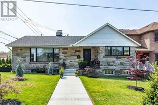 161 Park St in Toronto, ON - Building Photo