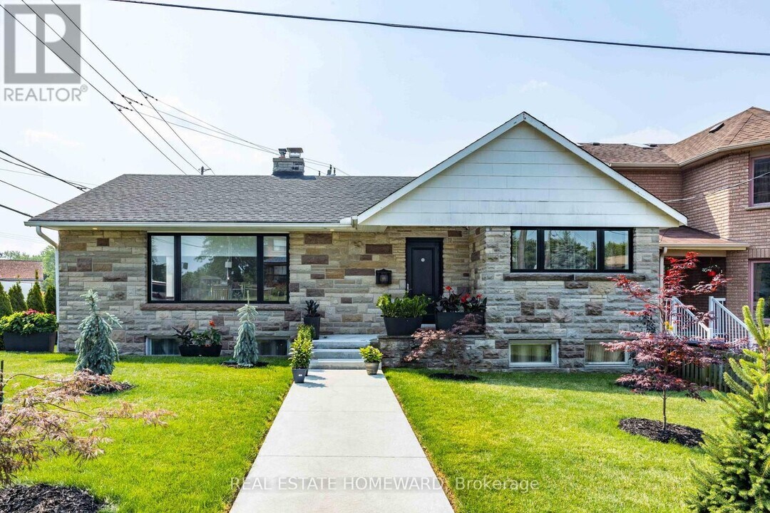 161 Park St in Toronto, ON - Building Photo