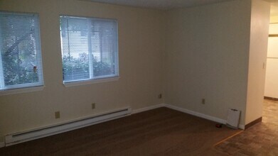 1444 Salishan St SE in Salem, OR - Building Photo - Building Photo