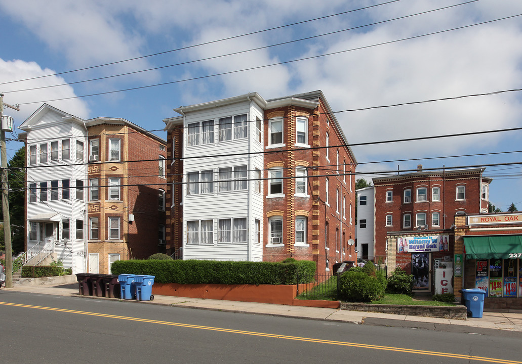 241 Broad St in New Britain, CT - Building Photo