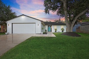 6814 Loch Langham Dr in Houston, TX - Building Photo