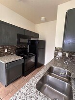 6839 Larkstone St in Houston, TX - Building Photo