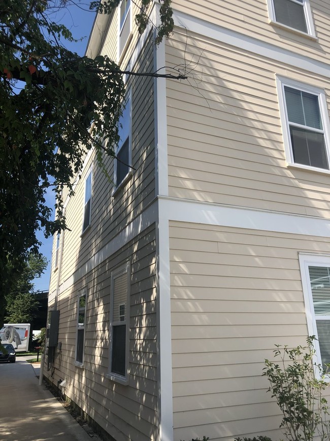 2135 Montford Ave in Charleston, SC - Building Photo - Building Photo