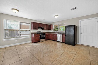 406 Texas St in Tomball, TX - Building Photo - Building Photo