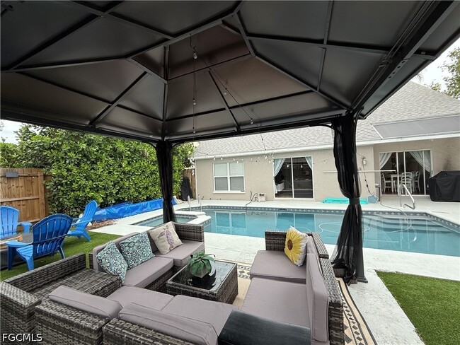 15009 Cloverdale Dr in Ft. Myers, FL - Building Photo - Building Photo