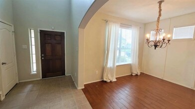 2105 Kingwood Dr in Deer Park, TX - Building Photo - Building Photo