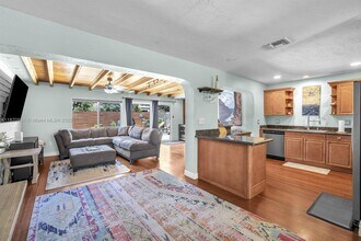 223 NE 17th Ave in Pompano Beach, FL - Building Photo - Building Photo