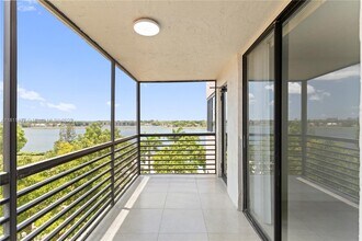 20840 San Simeon Way in North Miami Beach, FL - Building Photo - Building Photo