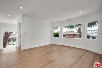 222 S Hoover St in Los Angeles, CA - Building Photo - Building Photo
