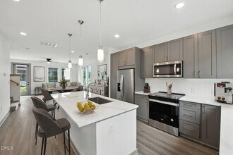 1000 M.L.K. Jr Blvd, Unit B1 in Chapel Hill, NC - Foto de edificio - Building Photo