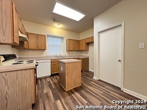 69 Lockspring in San Antonio, TX - Building Photo - Building Photo