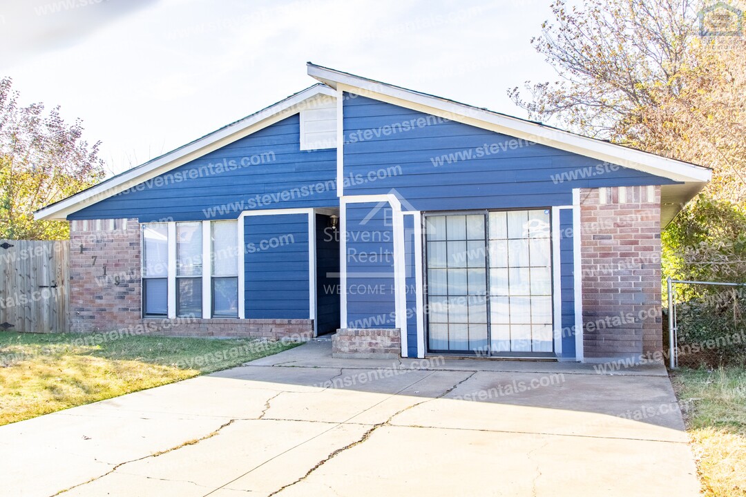 1719 SW 14th St in Lawton, OK - Building Photo