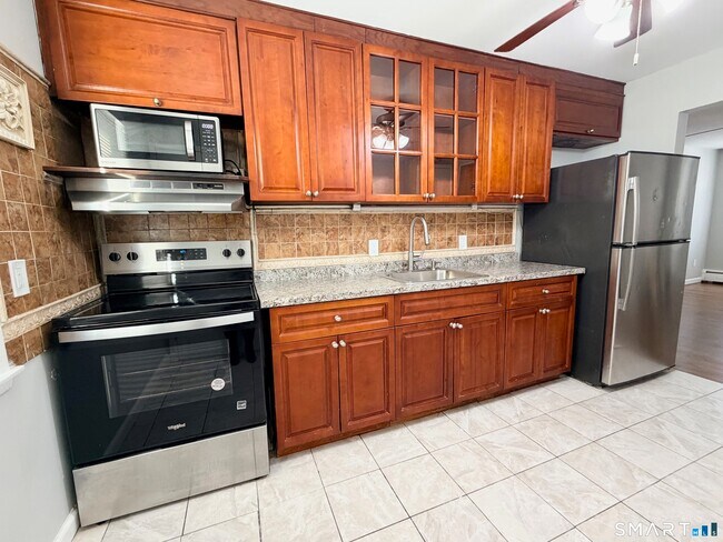 161 W Spring St in West Haven, CT - Building Photo - Building Photo