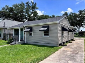 345 Wainwright Dr in Harahan, LA - Foto de edificio - Building Photo