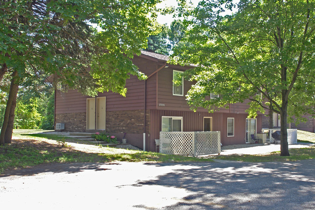 Corner Lane Apartments in Spring Lake, MI - Foto de edificio - Building Photo