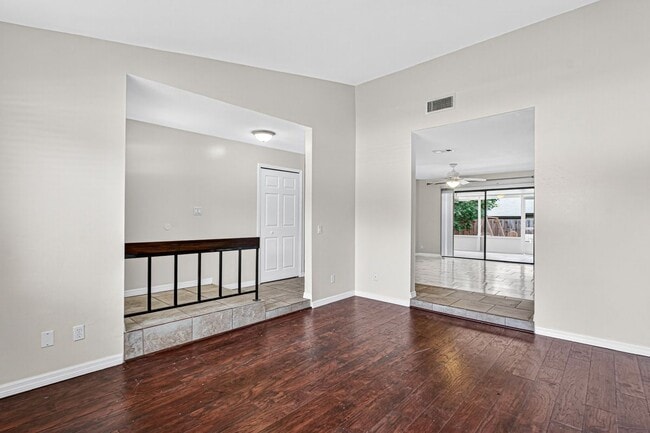 300 Dublin Dr in Lake Mary, FL - Foto de edificio - Building Photo