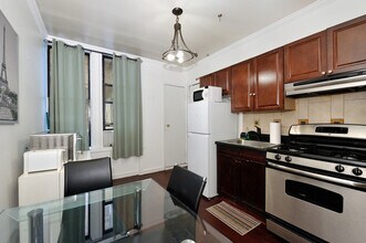 538 9th Ave in New York, NY - Building Photo - Building Photo