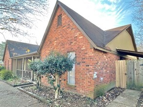 2065 Goldbrier Ln in Memphis, TN - Building Photo - Building Photo