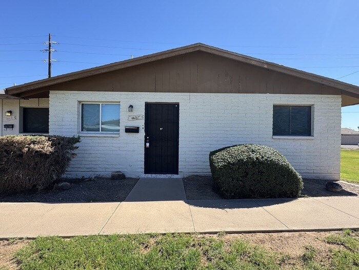 4806 N 71st Ln in Phoenix, AZ - Building Photo