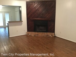 2430 Pecan Ridge Dr in Bryan, TX - Foto de edificio - Building Photo