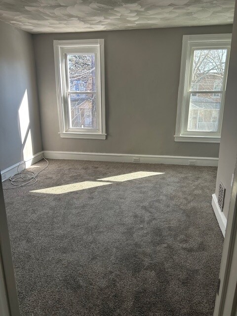 217 Parker Ave, Unit 2 in Oaklyn, NJ - Foto de edificio