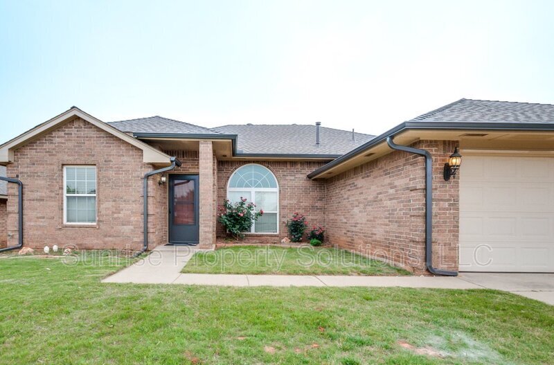 217 Dollina Ct in Norman, OK - Building Photo