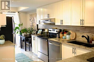 166 Bluestone Private in Ottawa, ON - Building Photo - Building Photo